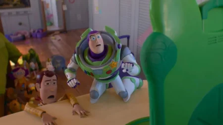 Cena de Toy Story com Woody e Buzz Lightyear.