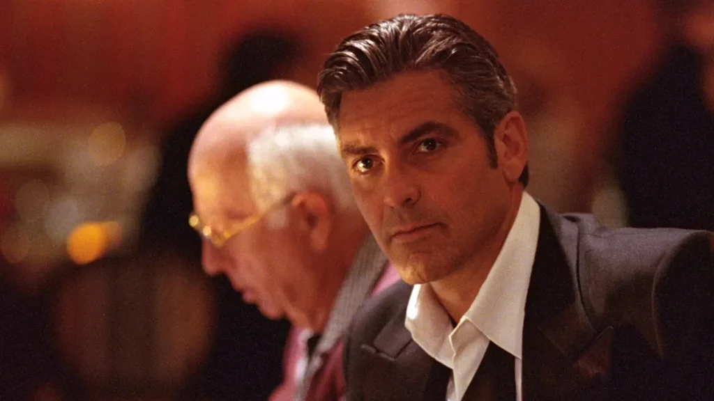 George Cloney em cena de Onze Homens e um Segredo 