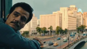 Wagner Moura em cena de O Agente Secreto