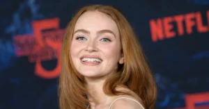 Sadie Sink em evento de Stranger Things, atriz que mantém mistério sobre personagem em Homem-Aranha