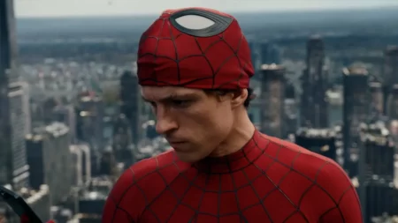 Tom Holland detalha gravações de Homem-Aranha: Um Novo Dia: ‘qualquer erro fica evidente’ Tom Holland como Homem-Aranha em cena de Um Novo Dia