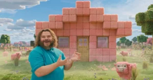 Um Filme Minecraft 2 revela logo e nome oficial; entenda o detalhe Jack Black aparece em cenário colorido de Um Filme Minecraft, com uma casa feita de blocos rosas e criaturas cúbicas ao fundo