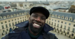 Onze Homens ganha reforços e mira astro de Lupin; veja Ator de Lupin sorri em cena gravada com Paris ao fundo; Omar Sy negocia papel em prequel de Onze Homens