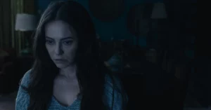 Oscar 2027: 15 filmes entram na corrida brasileira; veja a lista Paolla Oliveira aparece em cena de Herança de Narcisa, em ambiente interno com pouca iluminação