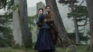Outlander: Blood of My Blood revela trailer da 2ª temporada; veja quando estreia Jeremy Irvine e Hermione Corfield em Outlander: Blood of My Blood.