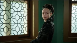 Samantha Morton desabafa após ser trocada por Scarlett Johansson em filme: ‘Um pouco triste’ Samatha Morton em cena de A Rainha Serpente