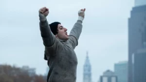 Eu Sou o Rocky: longa sobre Sylvester Stallone ganha força para o Oscar Anthony Ippolito interpreta Sylvester Stallone em cena de Eu Sou o Rocky.