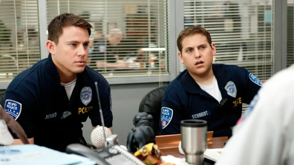 Channing Tatum e Jonah Hill interpretam os policiais Schmidt e Jenko em cena de Anjos da Lei.