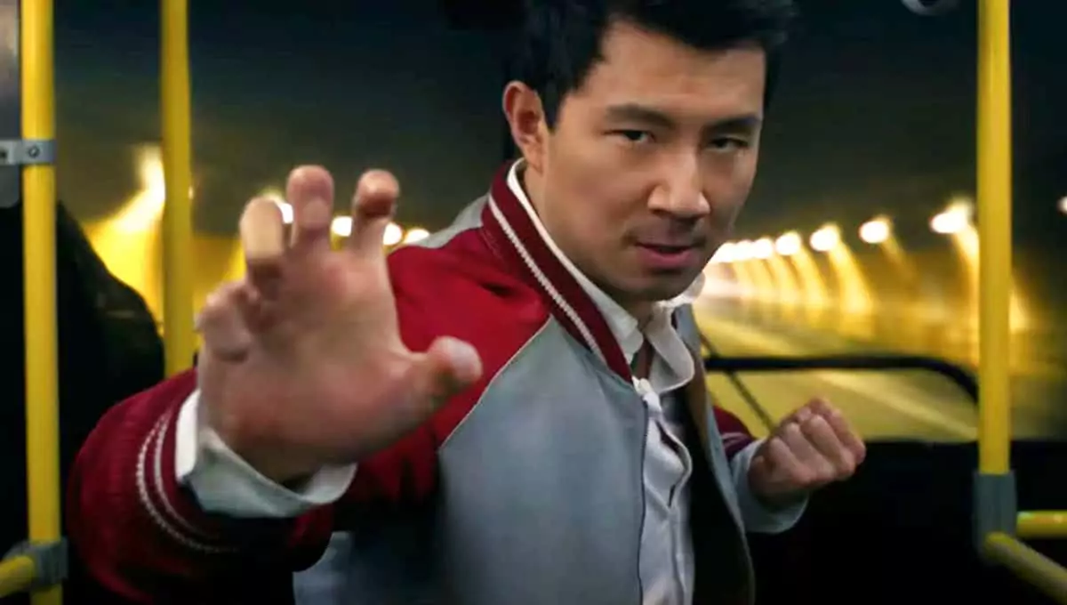 Simu Liu em Shang-Chi e a Lenda dos Dez Anéis (Reprodução / Marvel)